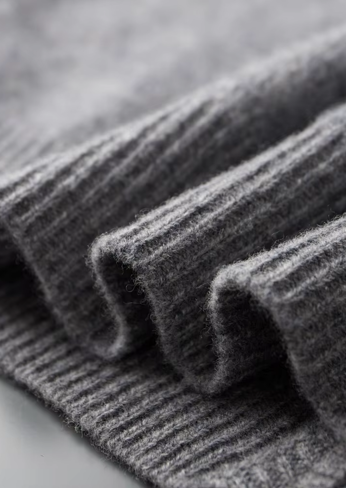 Zweifarbige Merino-Strickjacke mit Reißverschluss